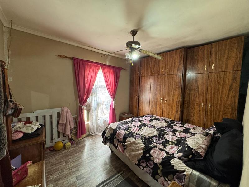 7 Bedroom Property for Sale in Grassy Park Western Cape
